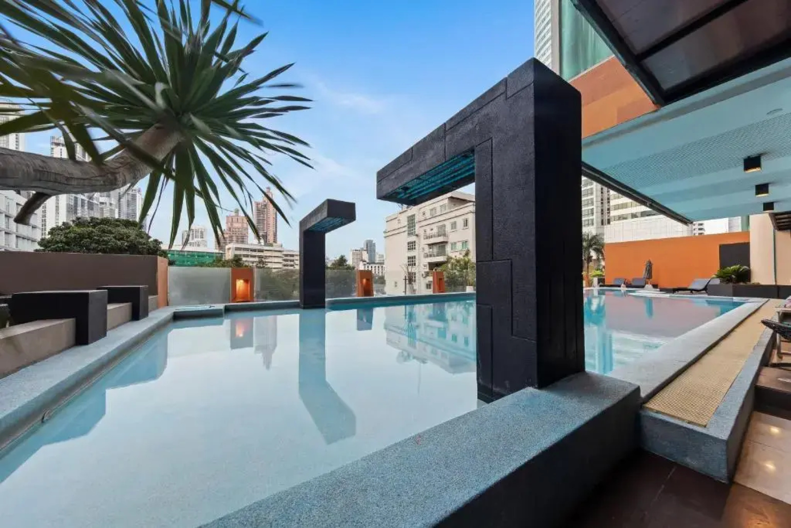 Отель Golden Tulip Mandison Suites