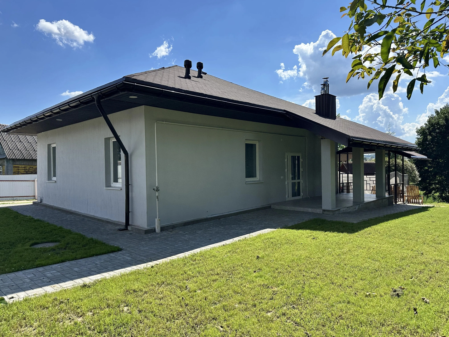 Вилла на берегу реки около Минска