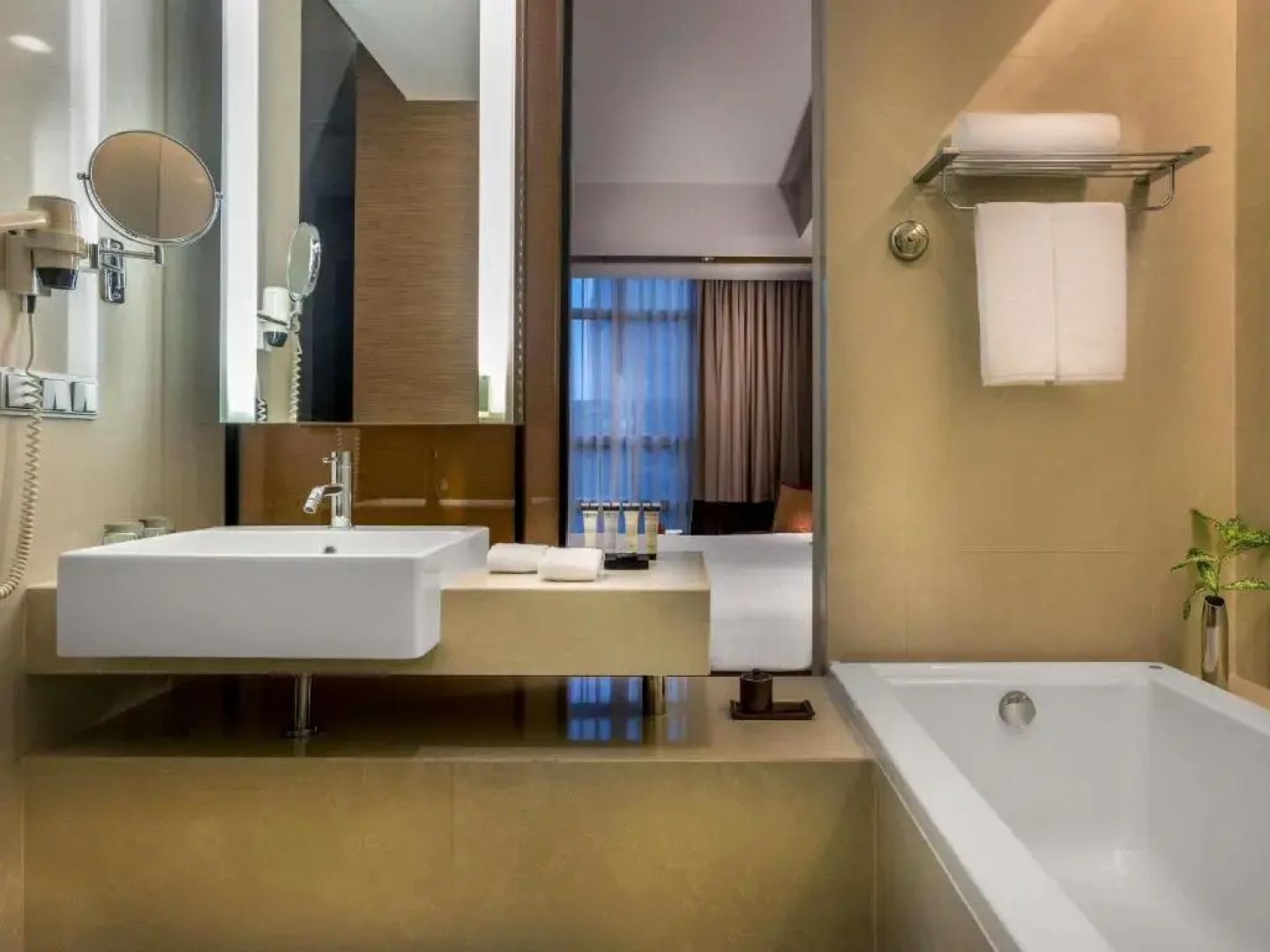 Отель Pullman Bangkok King Power