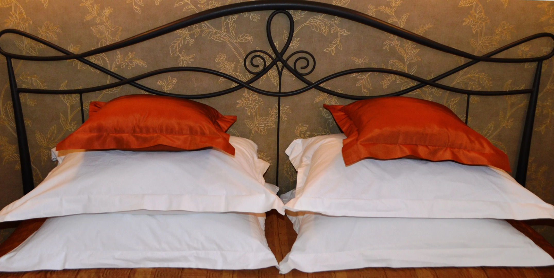 Отель Моника