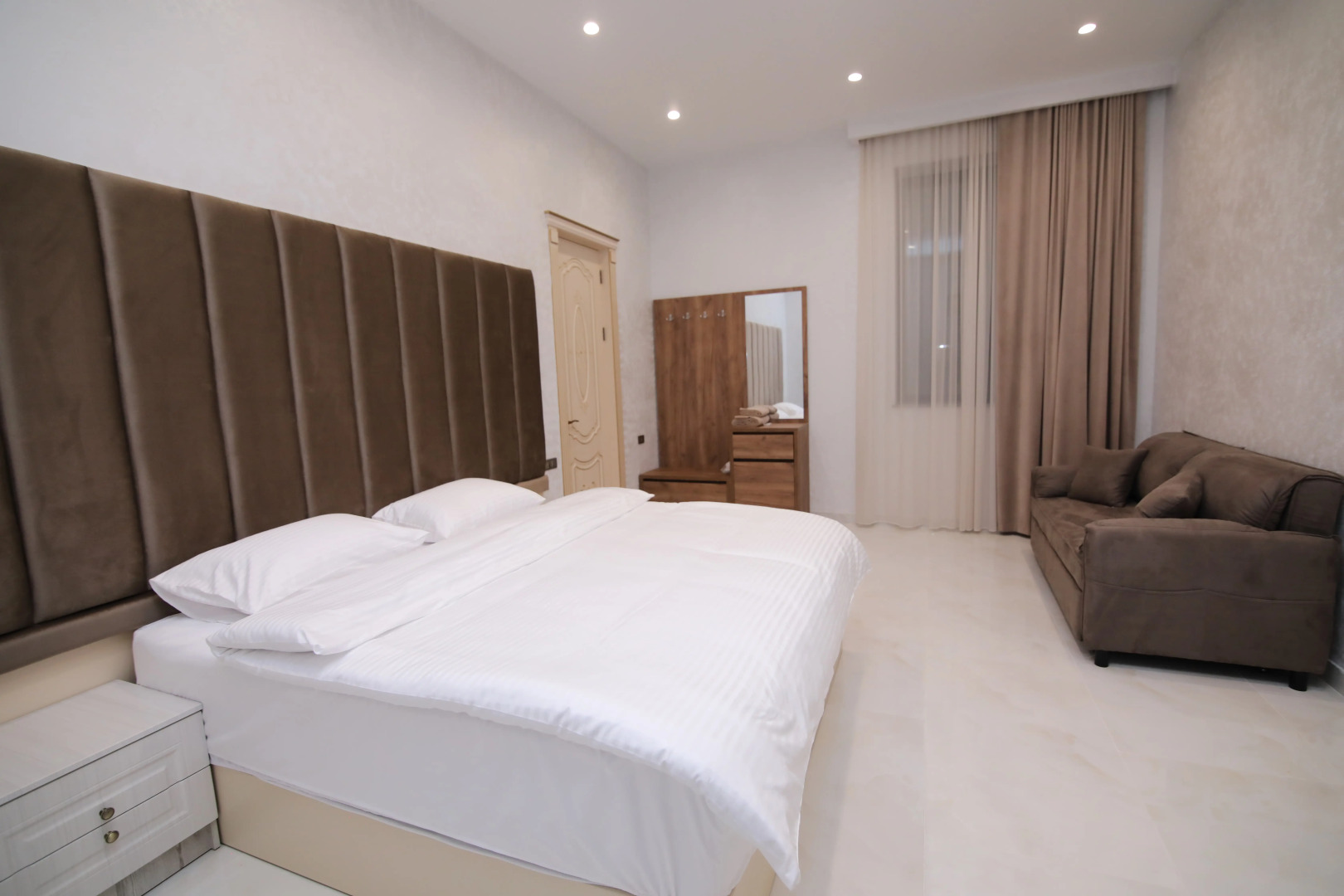 Отель Louvre Home