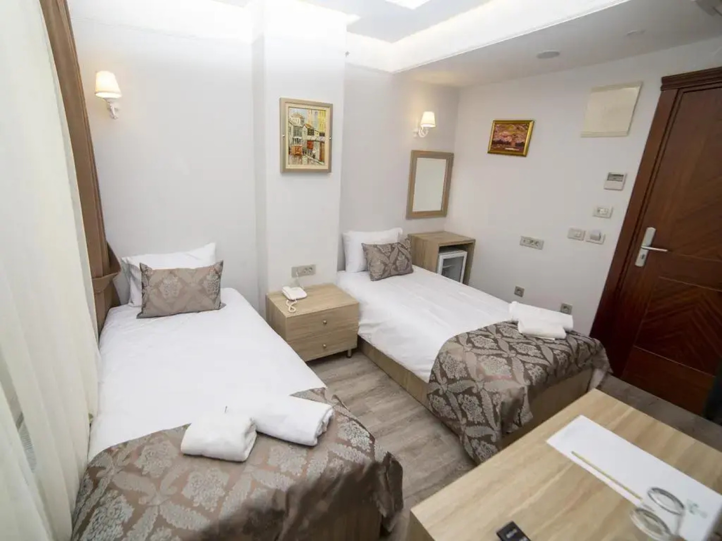 Отель HHK Hotel Downtown