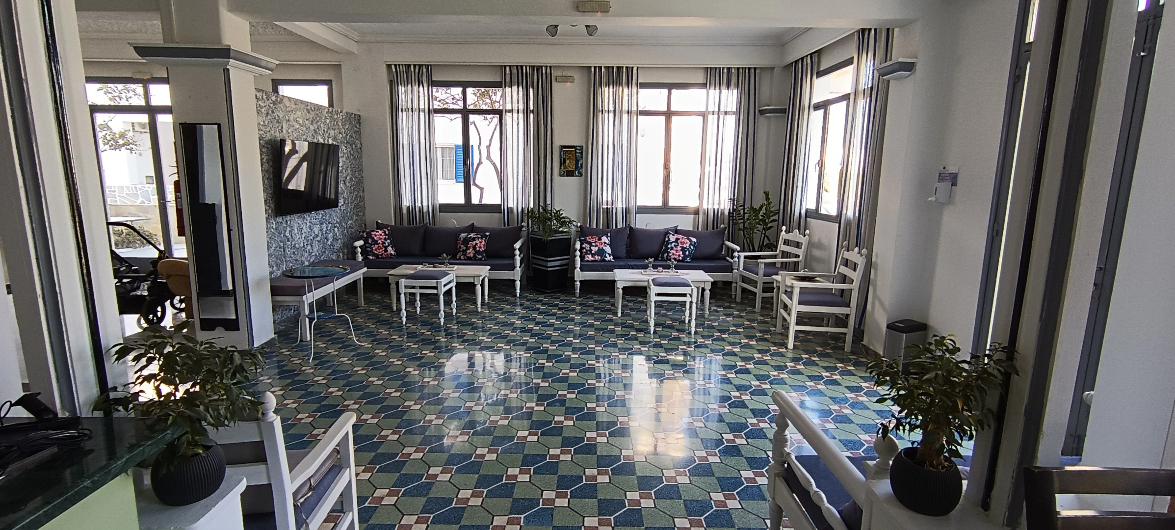 Отель Serifos Beach