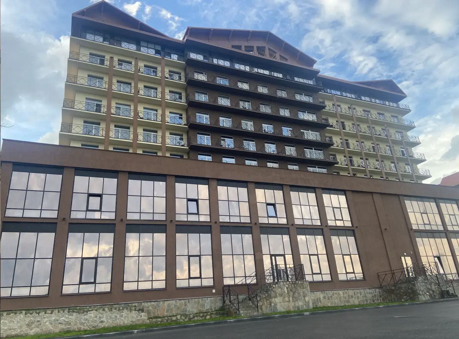 Апартаменты в ГЛК Солнечная Долина на 5 чел.