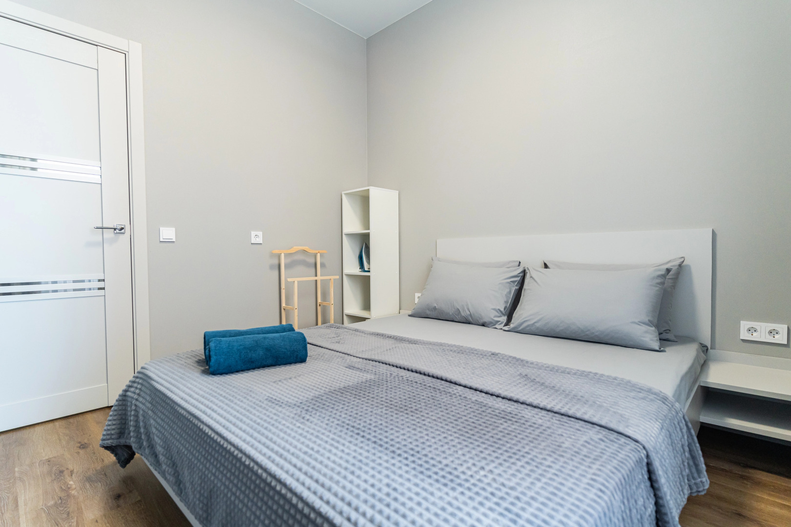 Апартаменты в Нoвоpоccийcкe c Дизaйнерcким Рeмoнтoм 1