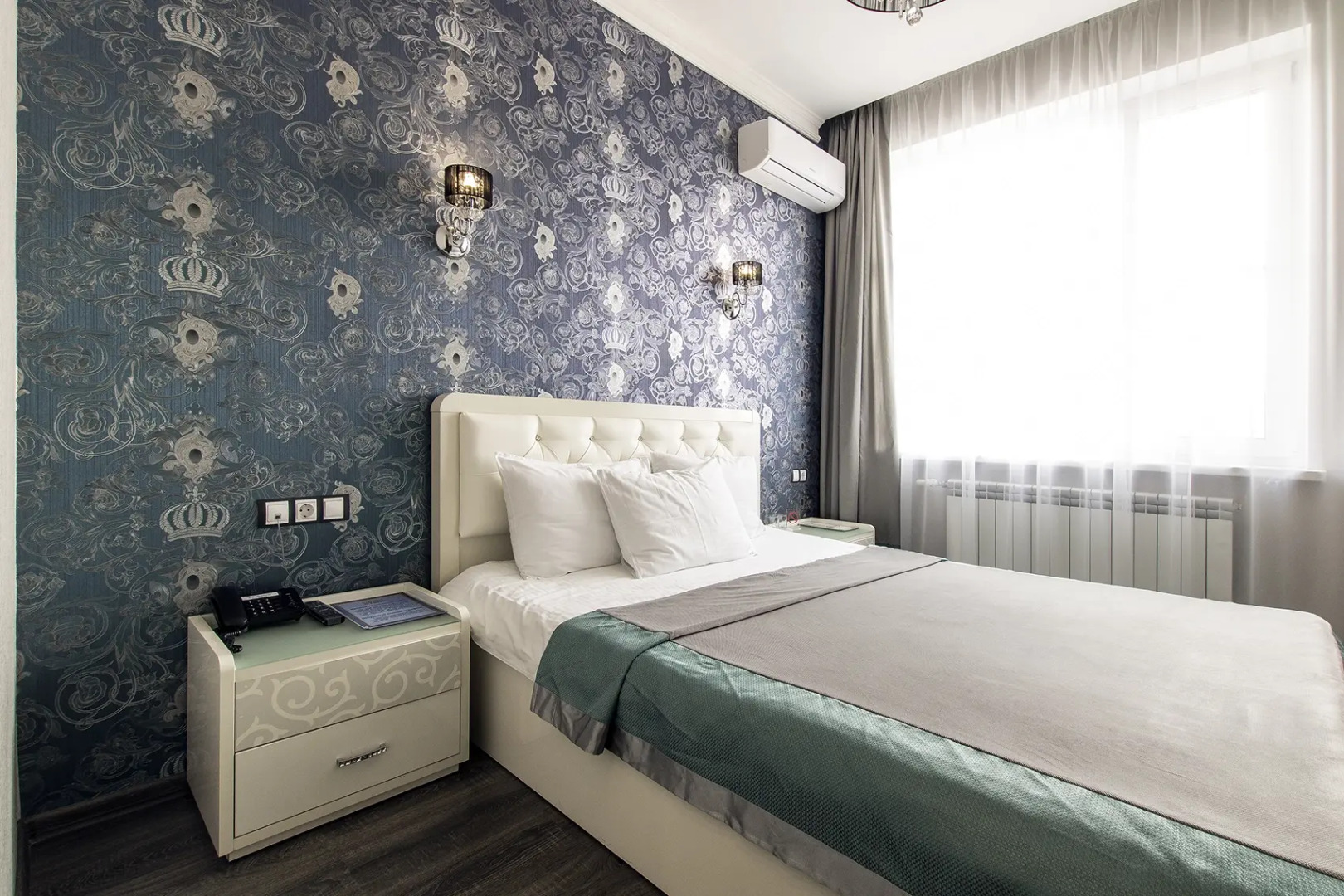 Отель Корона