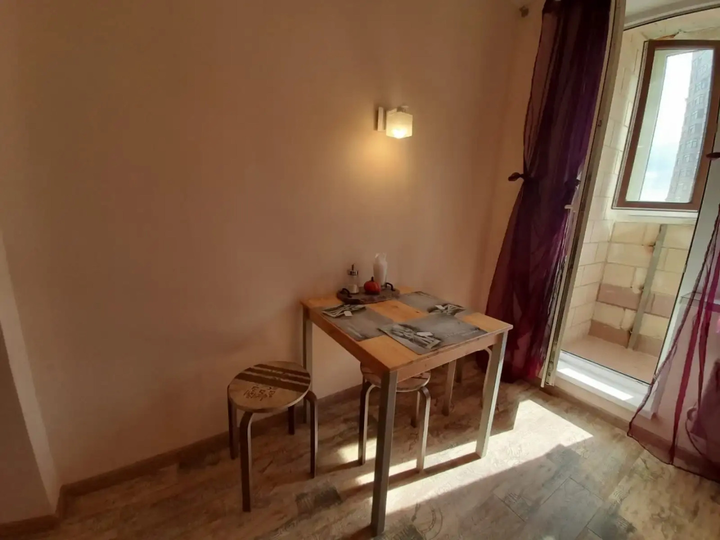 Апартаменты 1-комнатные с балконом на двенадцатом этаже