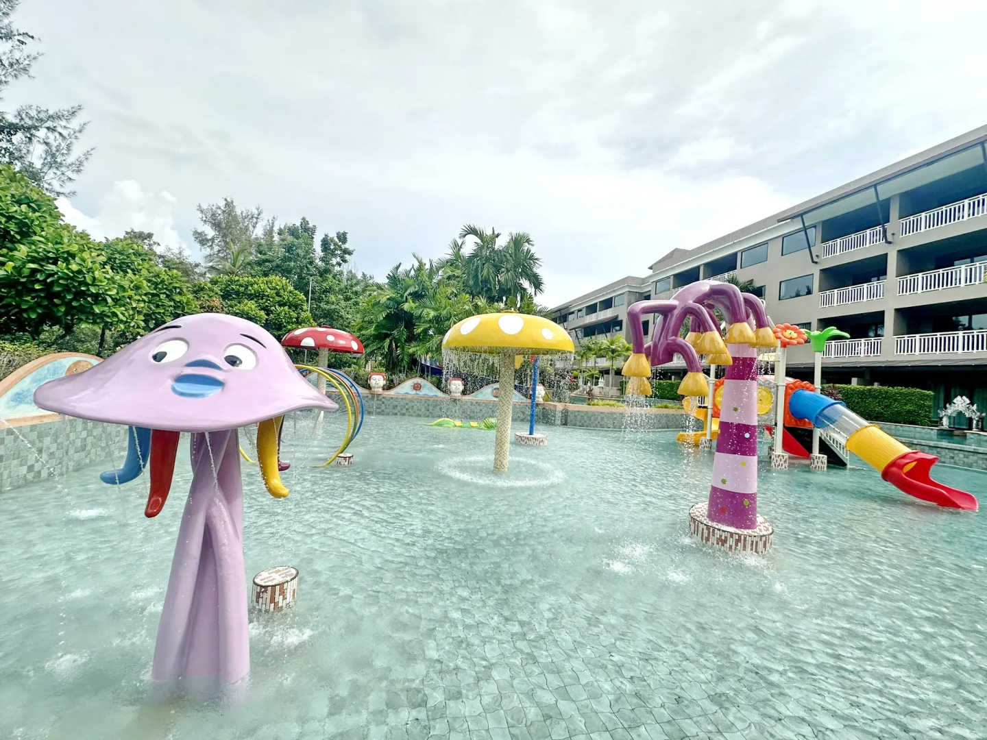 Курортный отель Maikhao Palm Beach