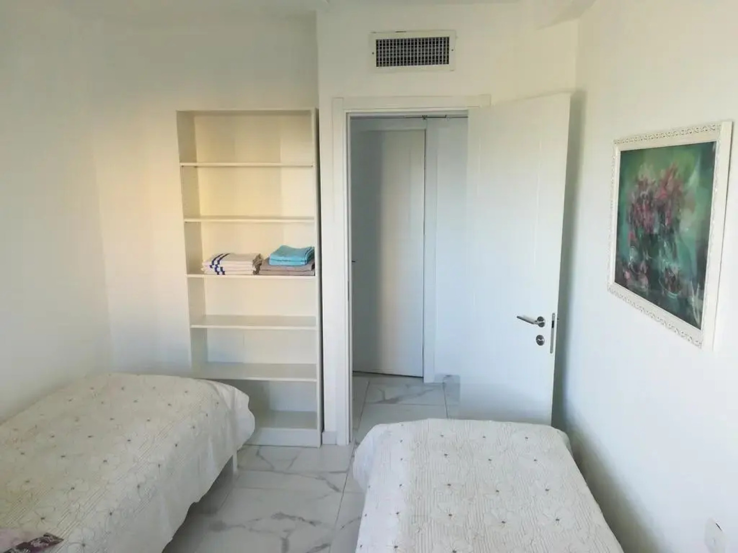 Апартаменты By The Lake