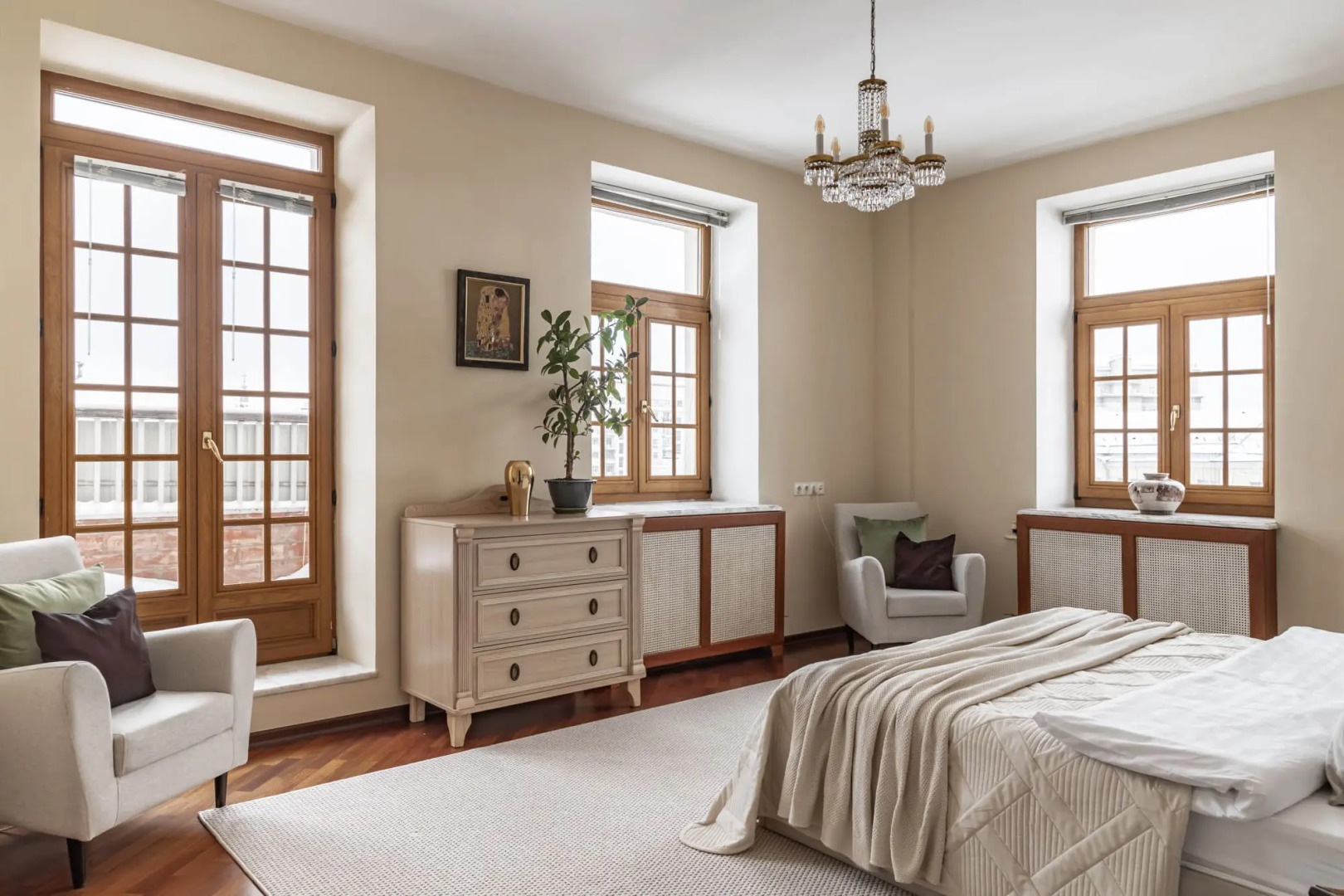 Квартира 4х комнатная  с парковкой возле Кремля