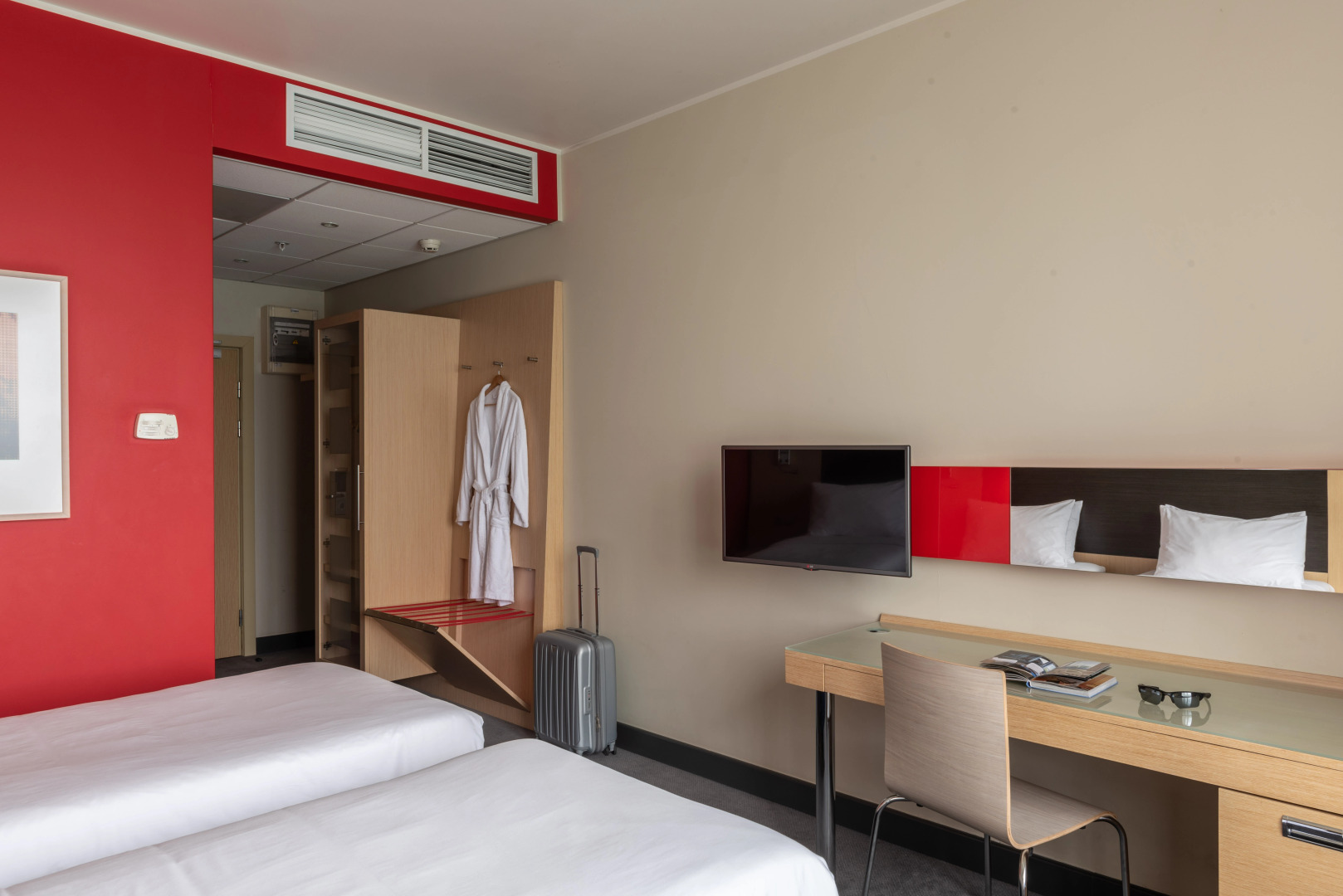 Отель Cosmos Novosibirsk Hotel