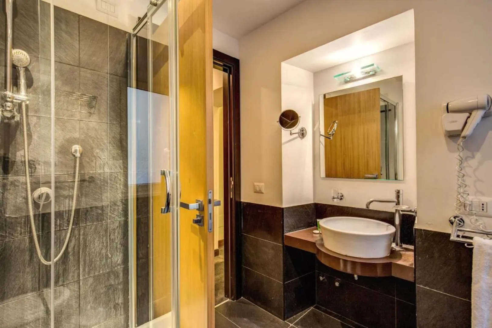 Hotel Trevi