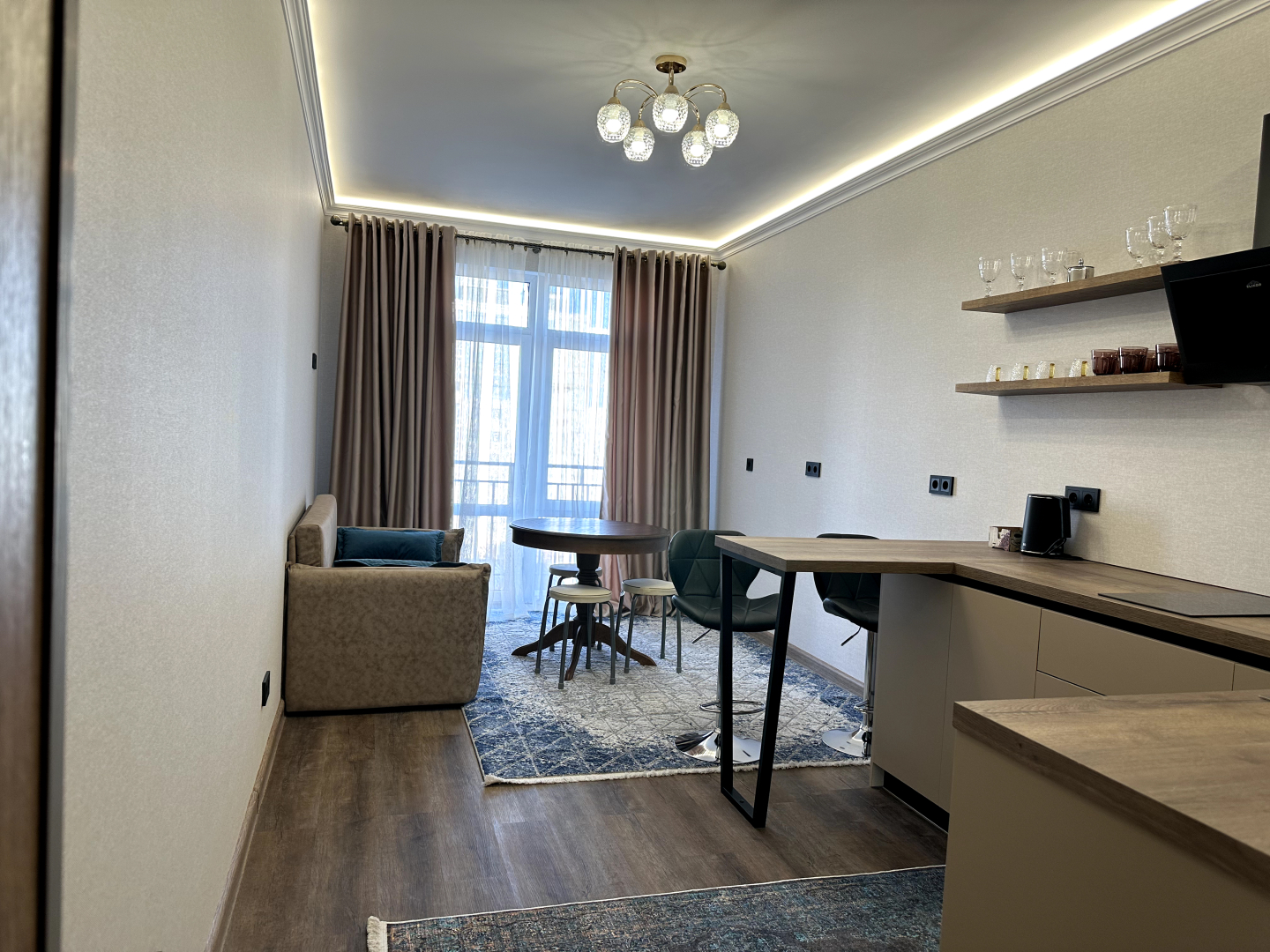 Апартаменты "Эленика" Двухкомнатая квартира в Махачкале с видом на озеро и мечеть