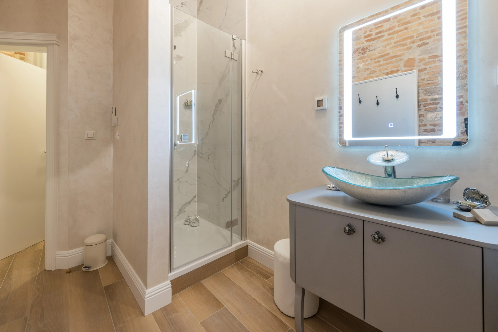 Zara Palace - design rooms