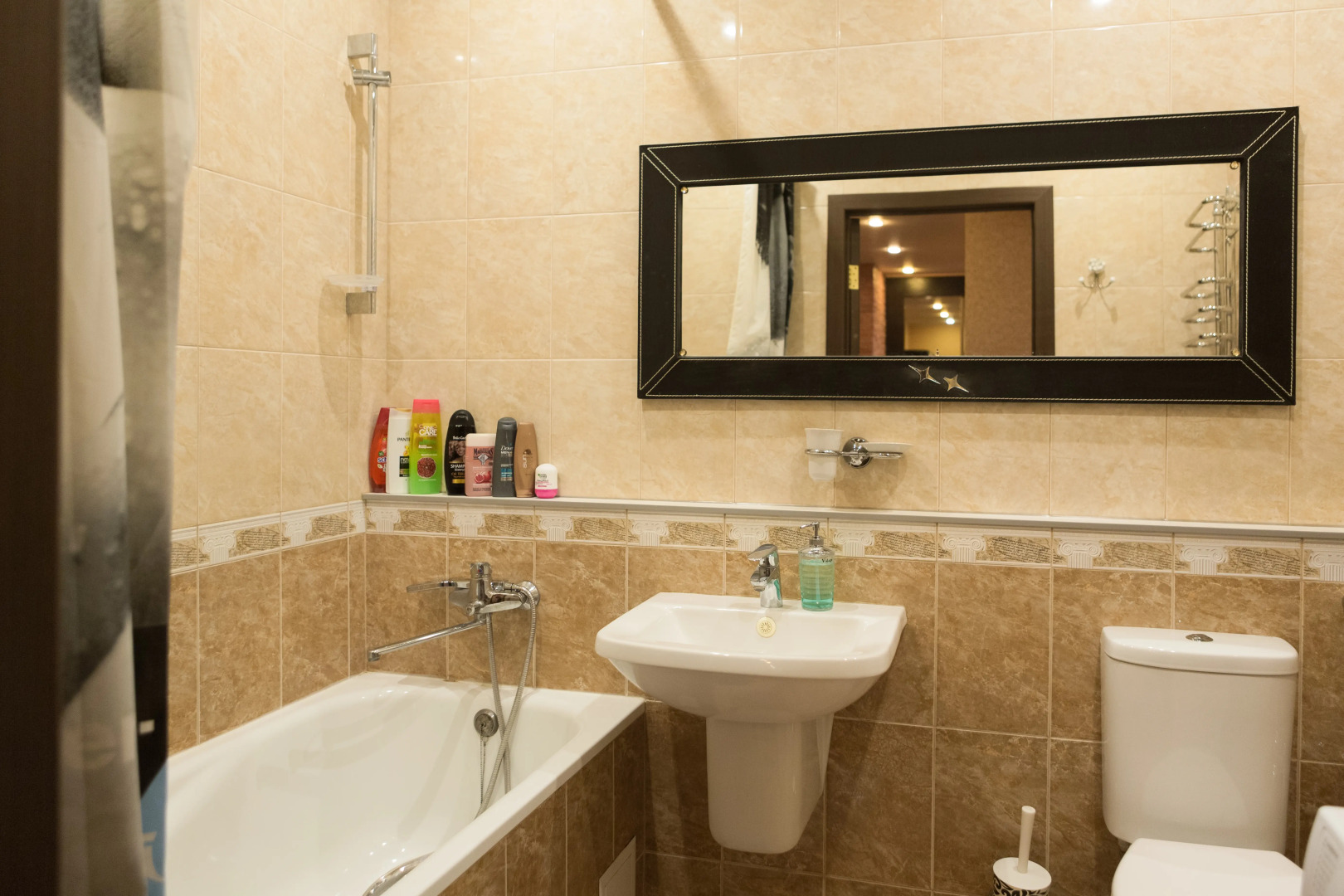 Bulvar 60-Letiya Pobedyi 10 Apartments