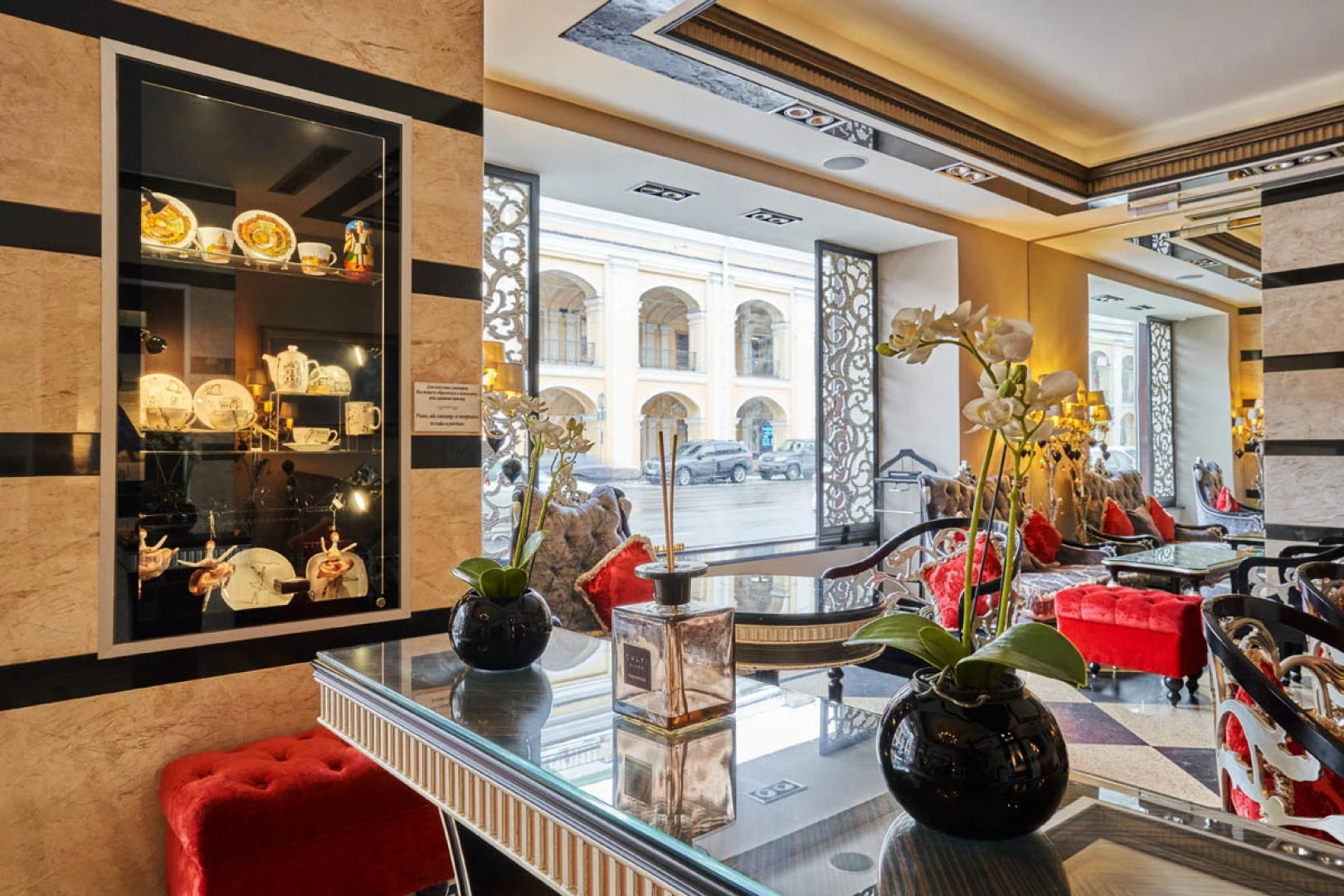 Маджестик Бутик Отель Делюкс