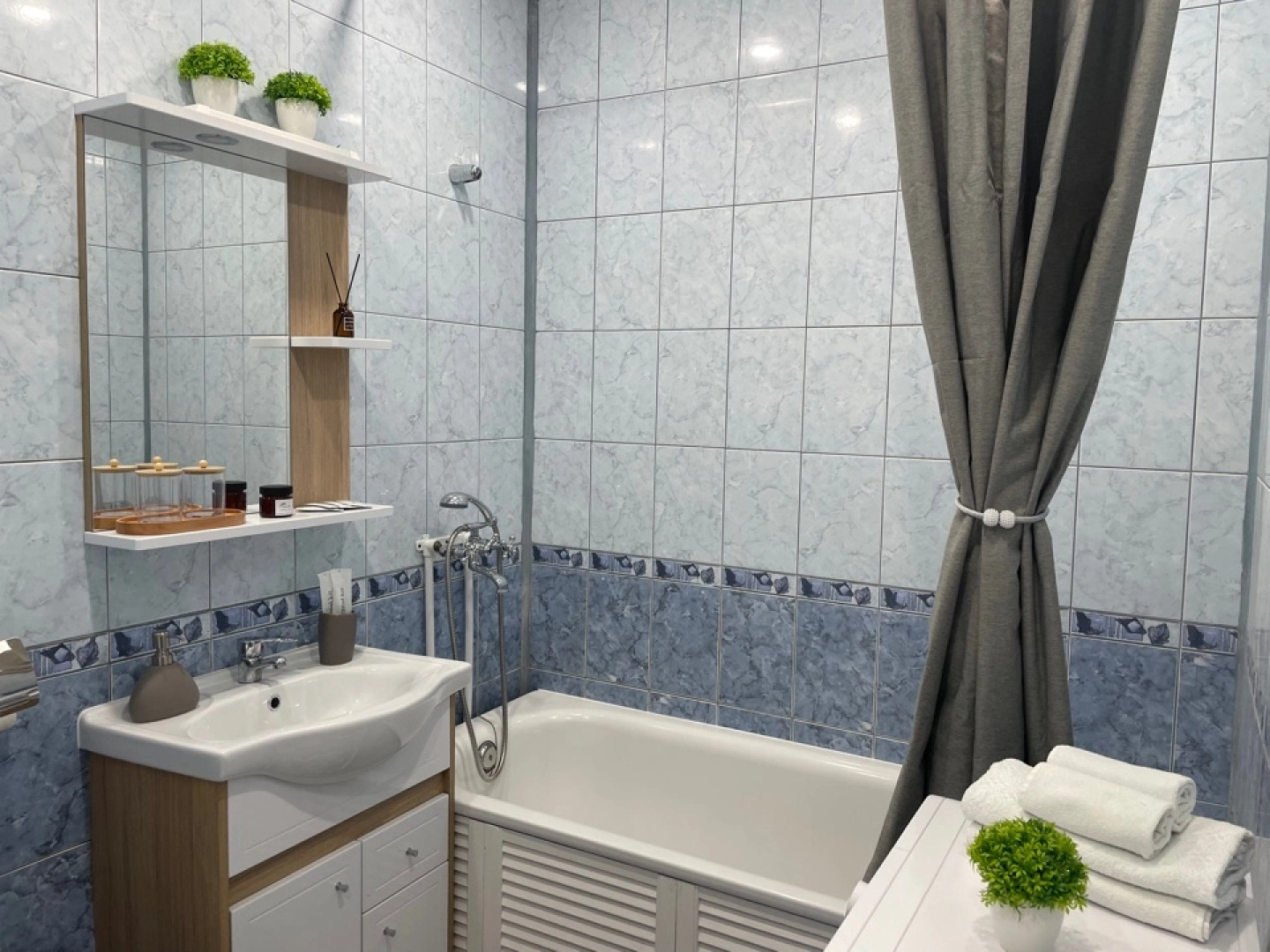 Апартаменты J&N Apartments Трёхместная студия с балконом в центре города Московский 16