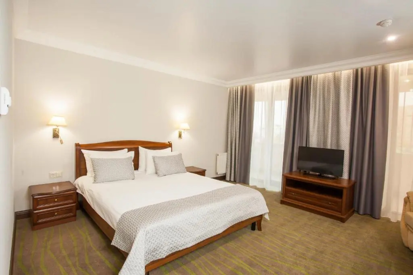 Отель Платан Южный