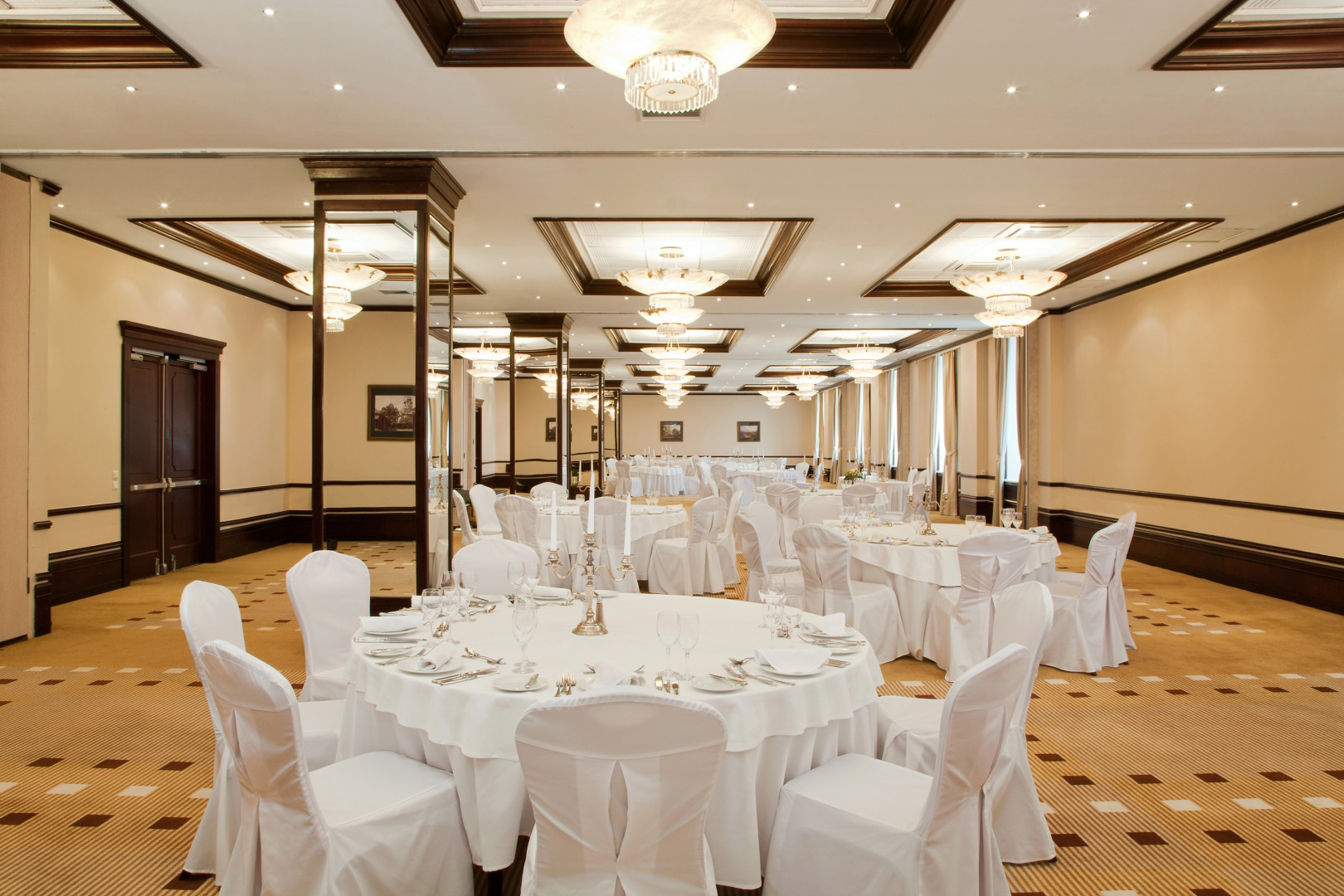 Сафмар Грандъ Москва (бывший Марриотт Гранд)