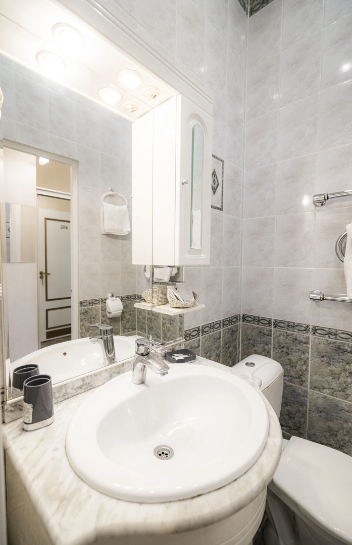 Отель Ист-Вест