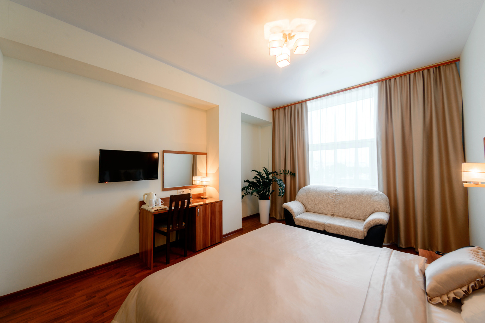 Отель Метрополис