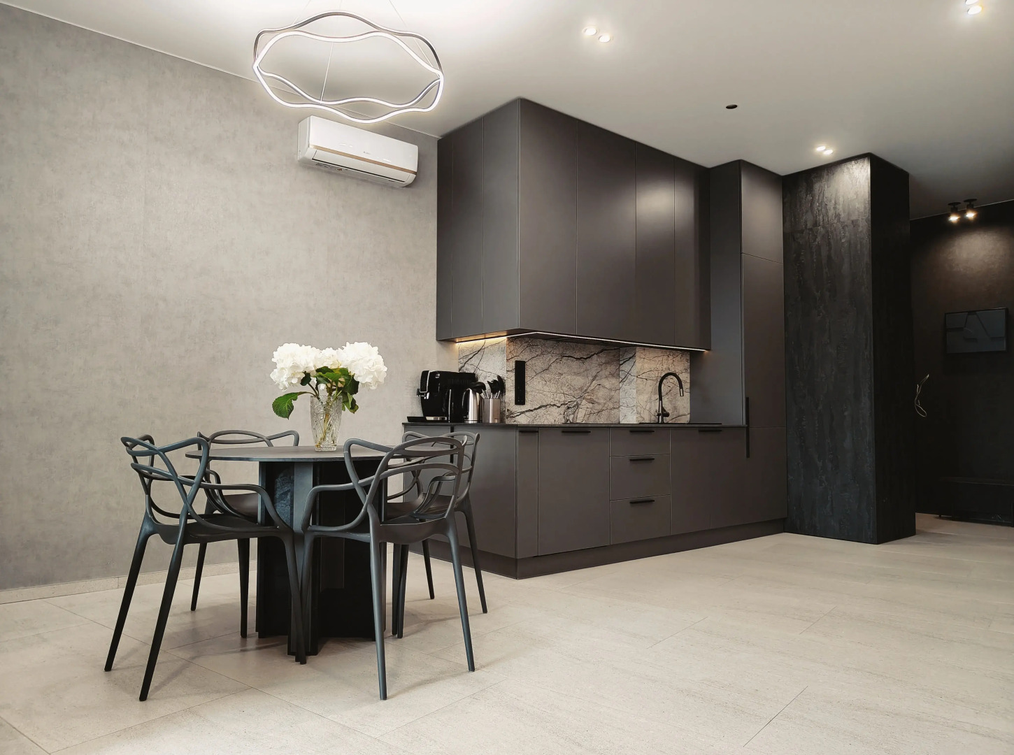 Квартира Kenig Holidays 2-к с балконом и видом на реку в Рыбной деревне