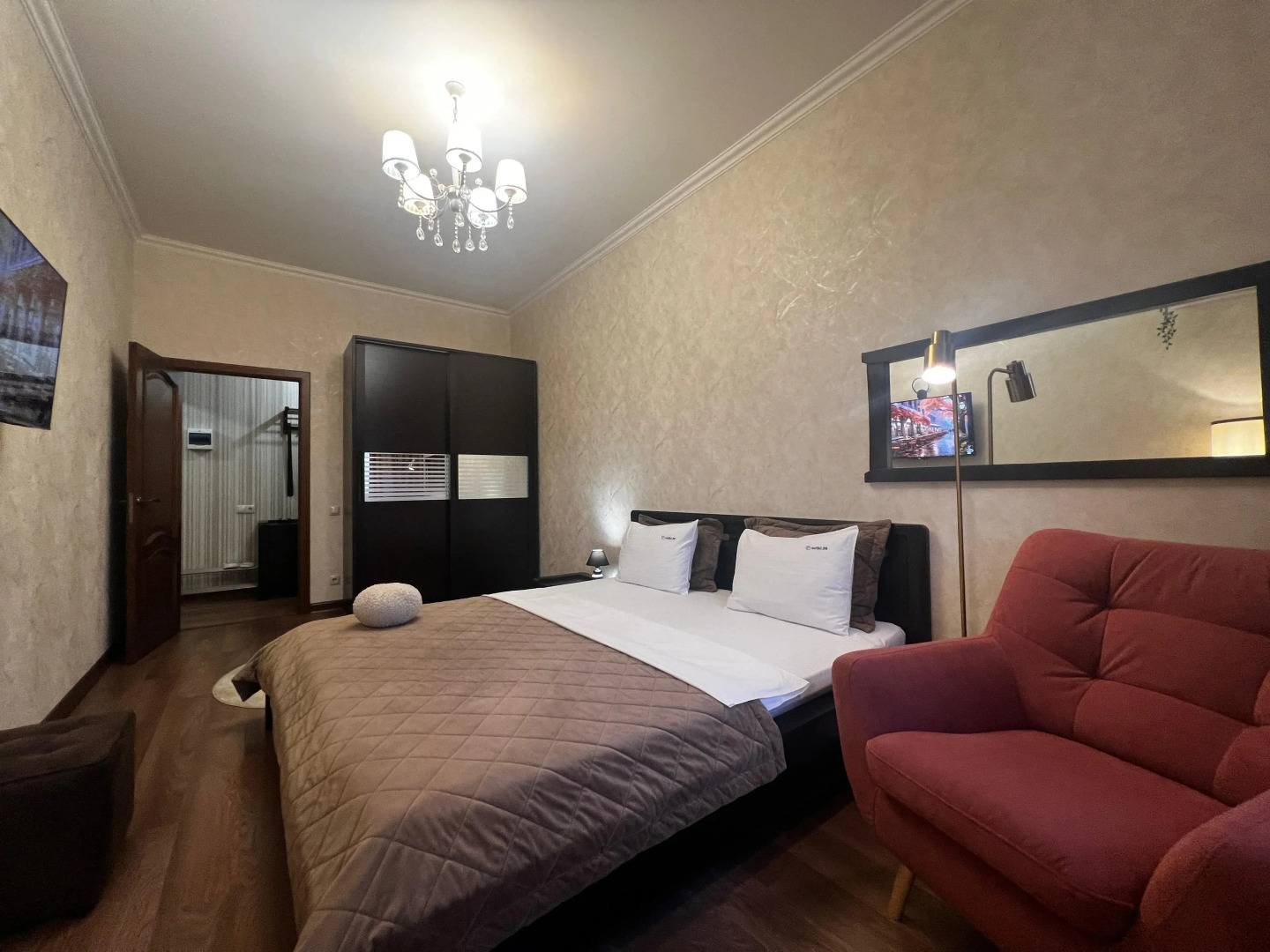 Апартаменты возле Парка на Аллее Строителей by Sutki26 1