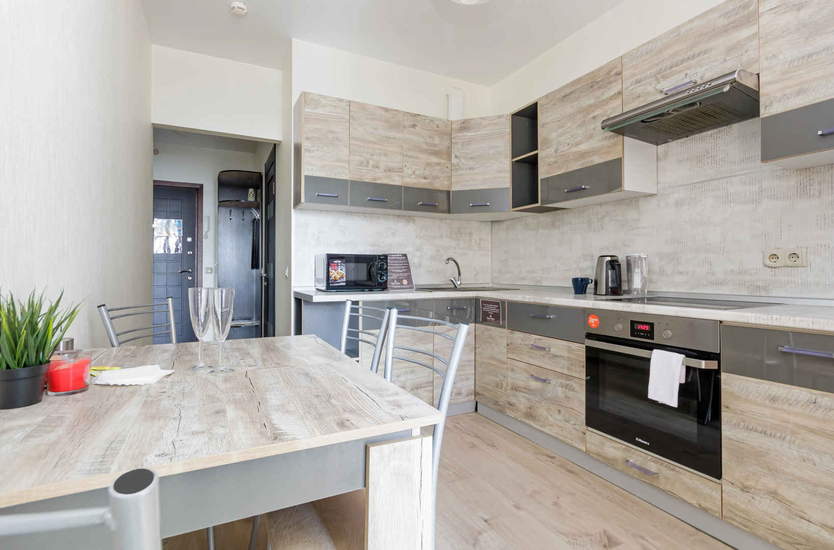 Апартаменты в спокойных тонах ЖК Большой Lounge балкон удобный матрас