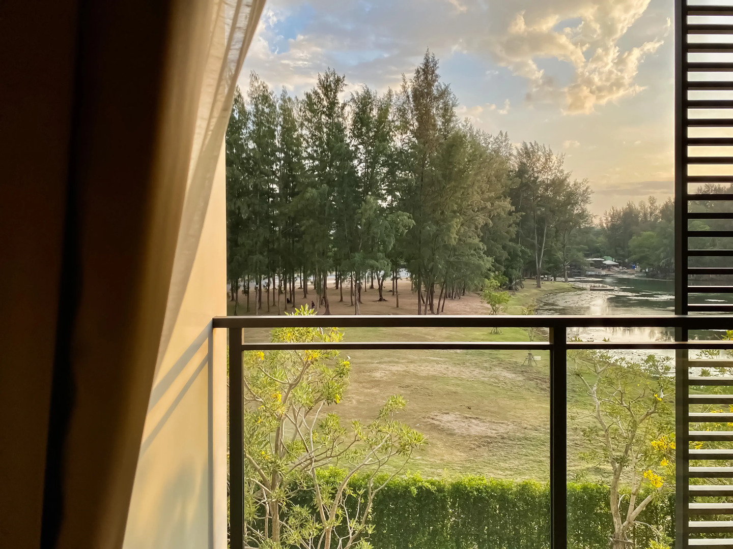 Апартаменты 2 спальни с видом на озеро в шаге от моря