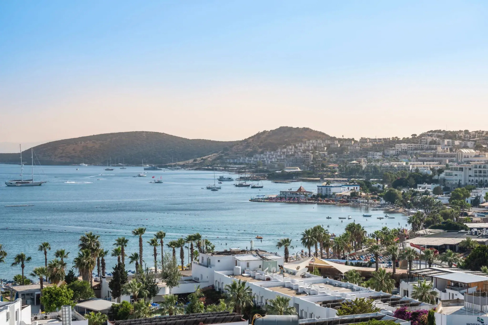 Отель Art & Interiors