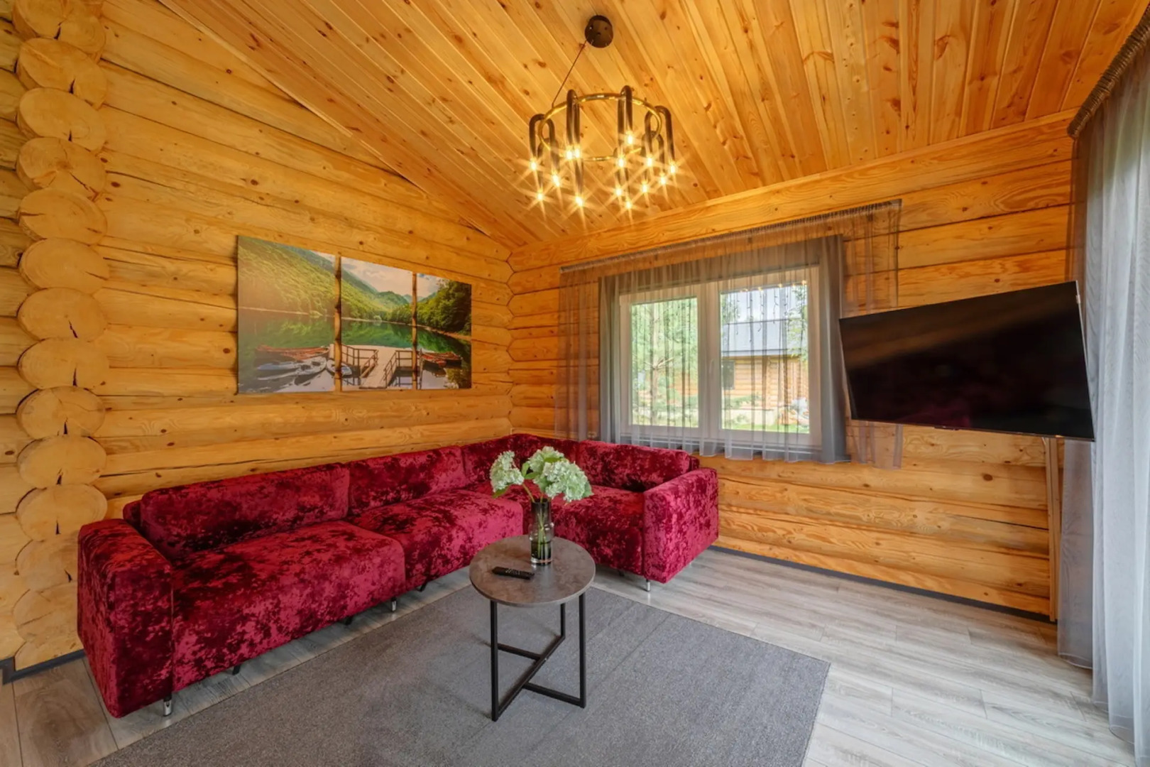 Частный дом в поселке Разливы-1, 8Б