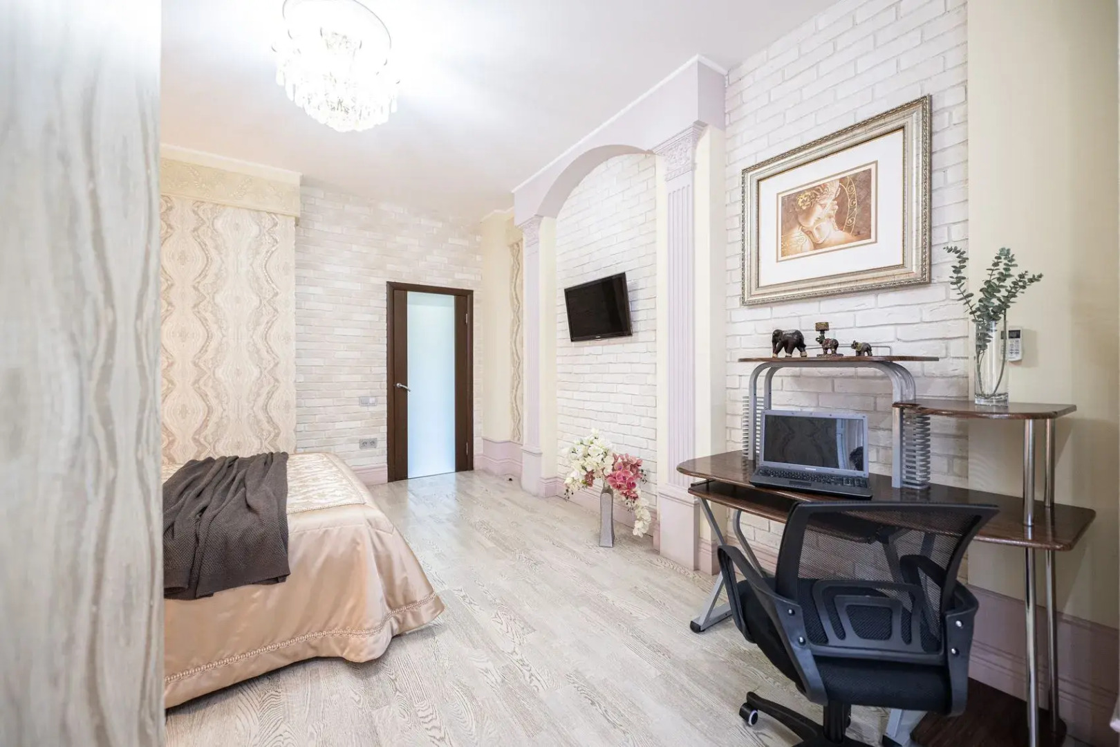 Апартаменты Пять Звёзд Большая с Кондиционерами и камином