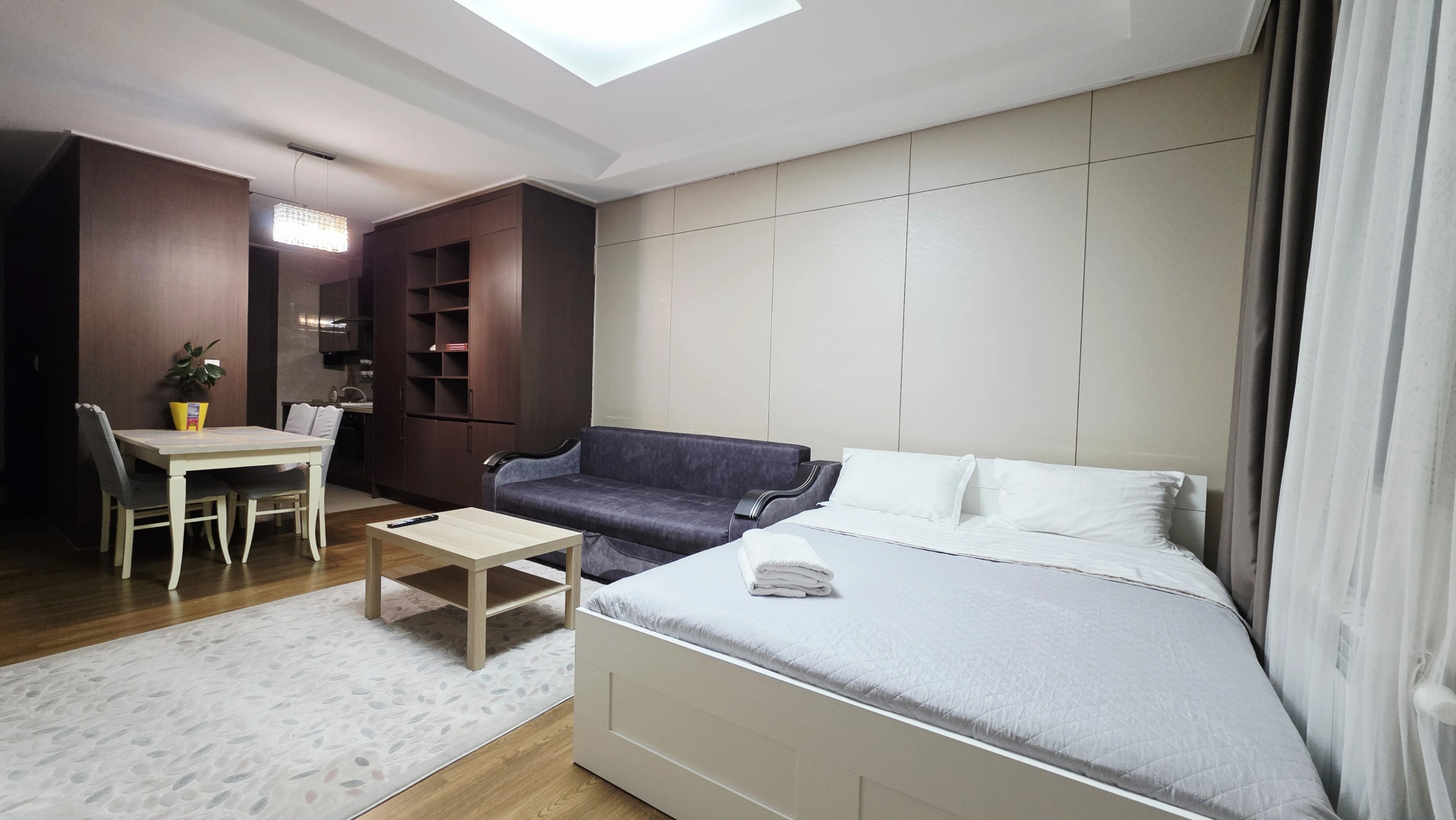 Апартаменты Luxury возле посольства США 19эт. 2х комн.кв с шикарным видом на Мечеть Хазрет Султан