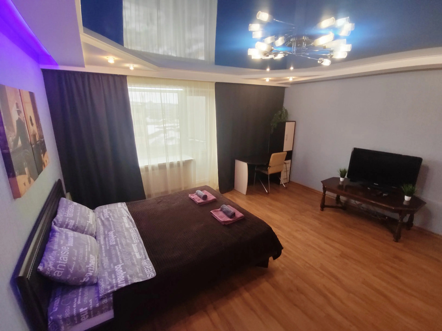 Квартира трёхкомнатная с двумя уборными лифтом и балконом