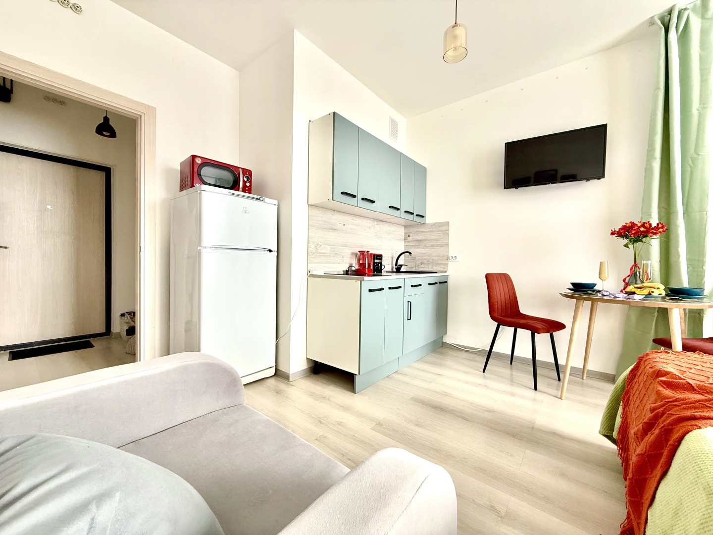 Квартира Новая студия Фисташка на Неве рядом с метро и разводным мостом