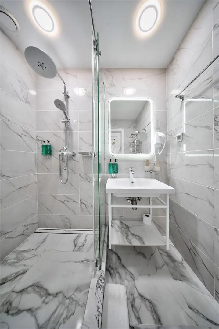 Хатти Апарт