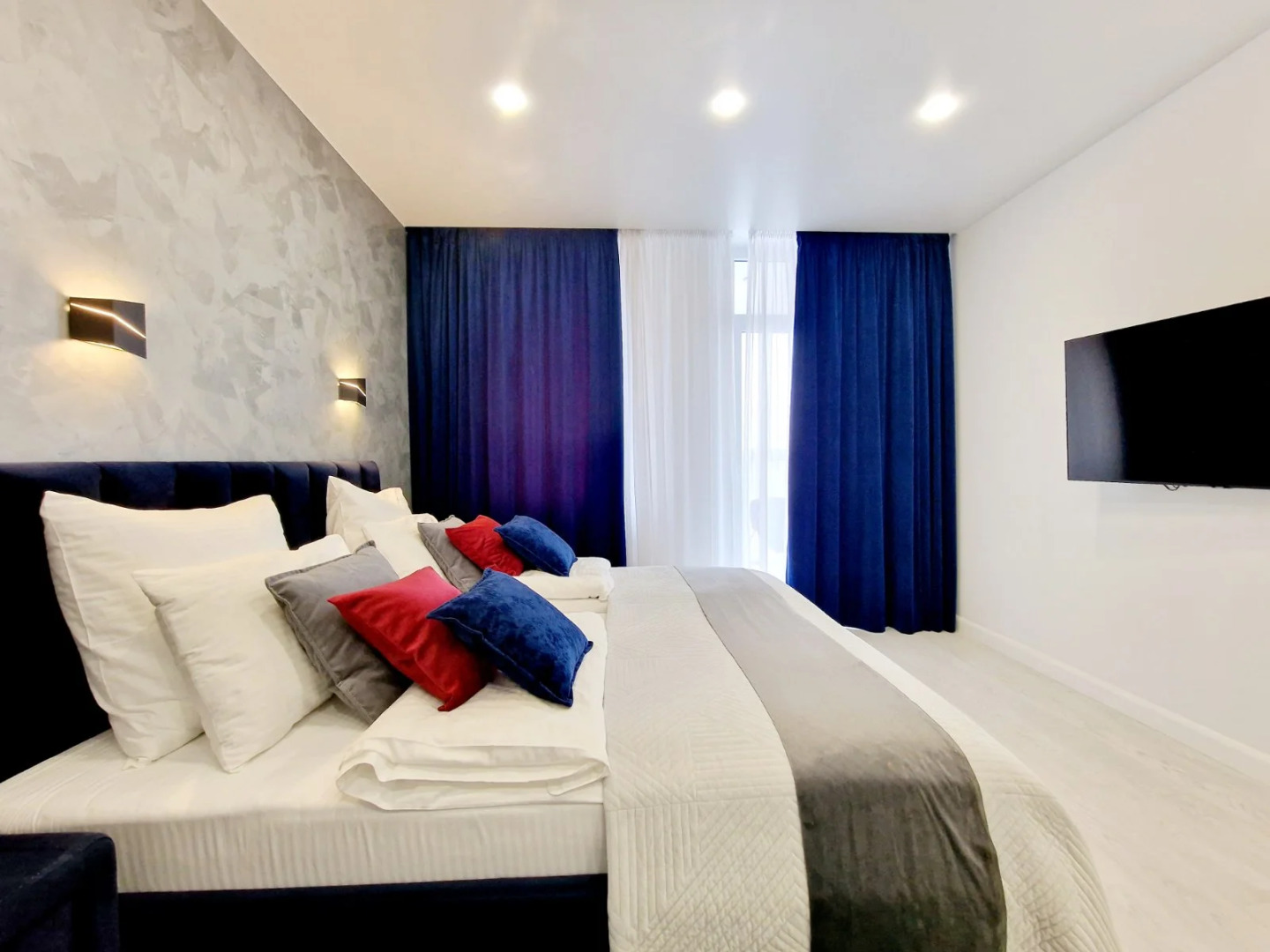 Апартаменты Люкс в центре Верхнее озеро, новый дом, Колибри#88А