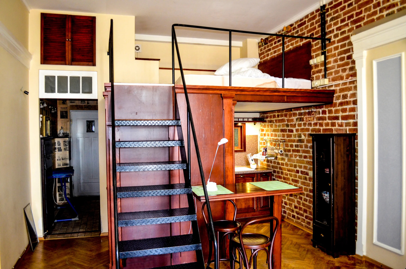 Квартира Antic Style Apartments