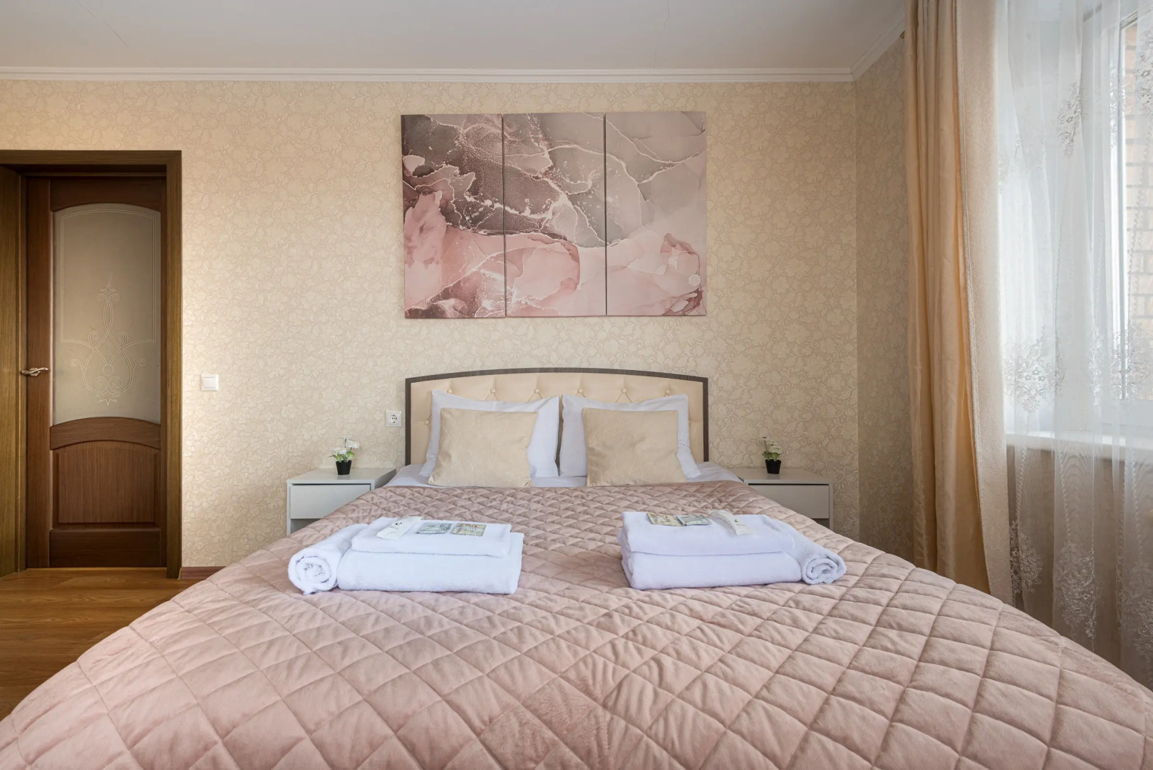 Квартира 1-к яркая у залива на Маркова 8/2 от RentAp, 4 сп.места