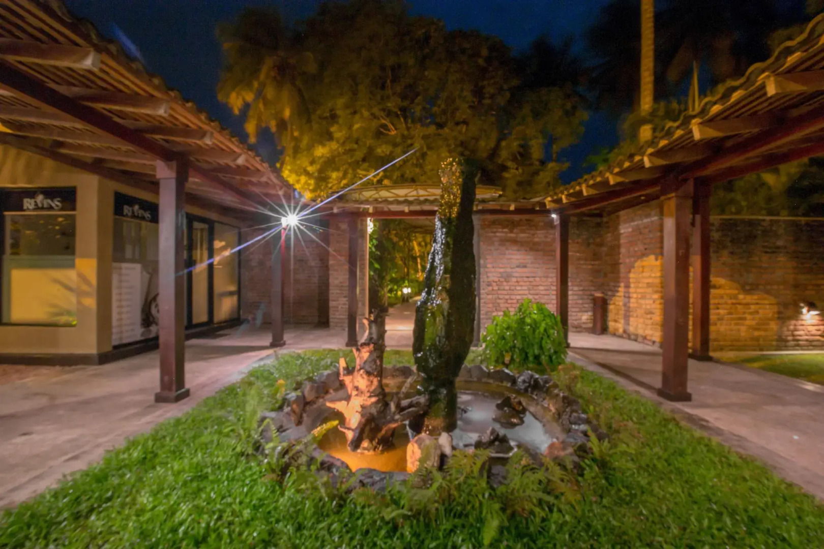 Курортный отель The Palms