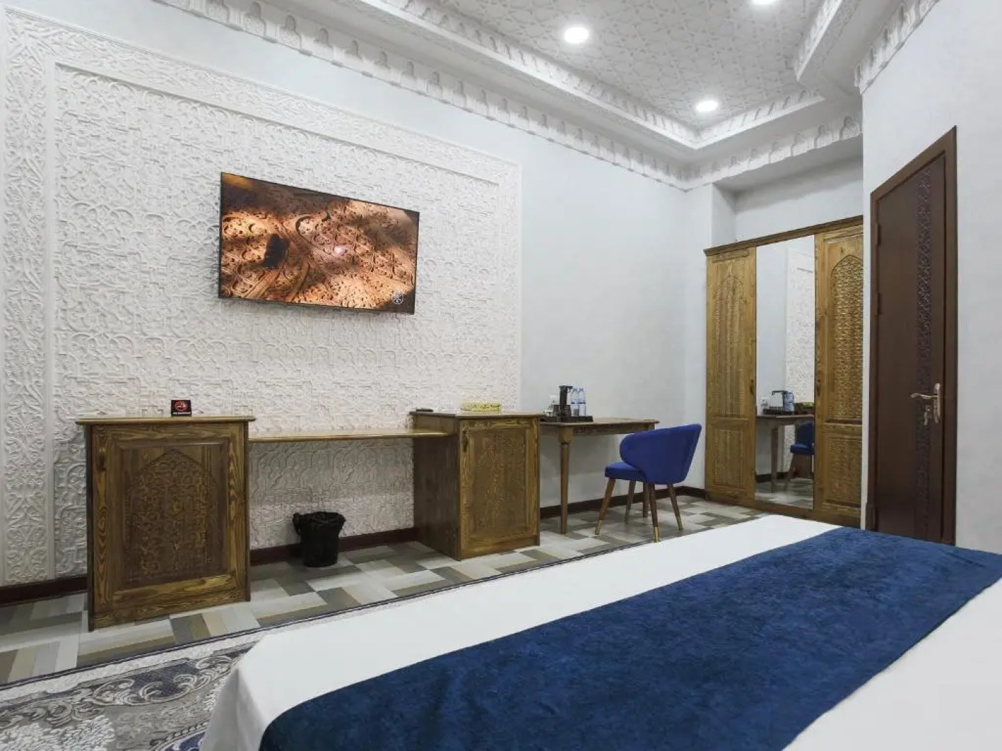 Отель Paradise Plaza Luxury