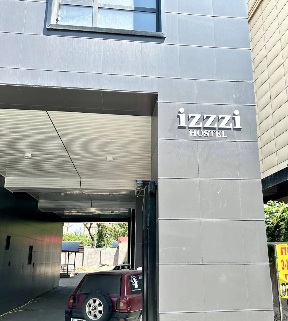 Хостел izzzi hostel Bishkek