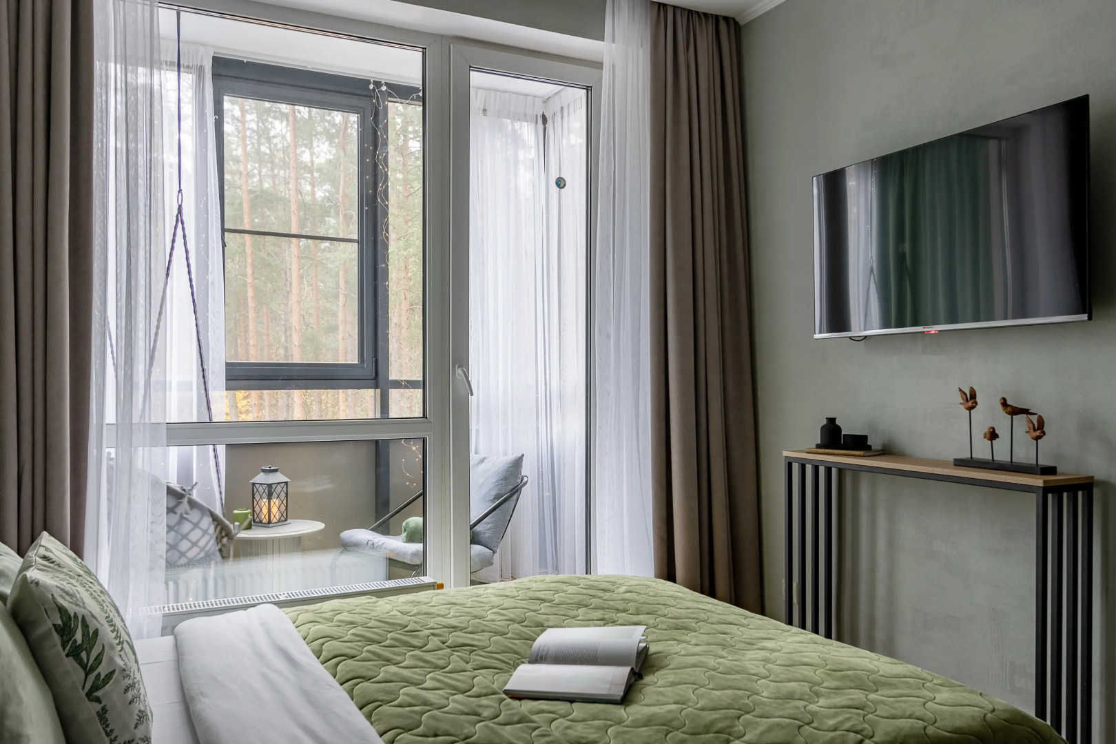 Квартира Ютно Колосья с качелью на балконе и видом на сосны в Зеленогорске