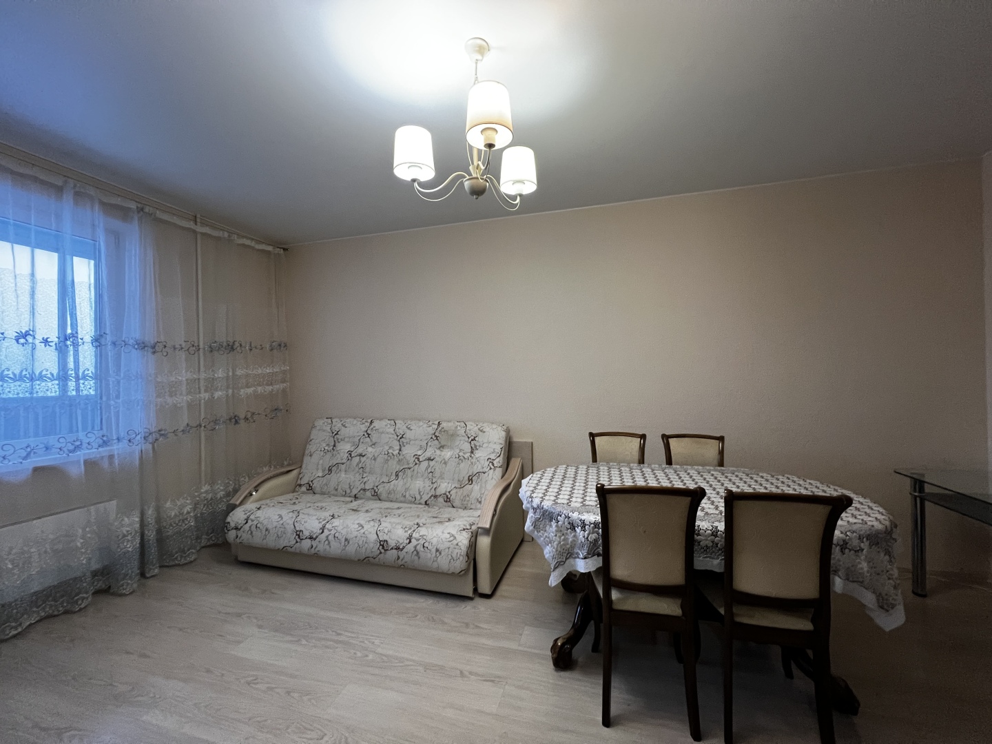 Квартира AlexHome РП Свердловский Строителей 9