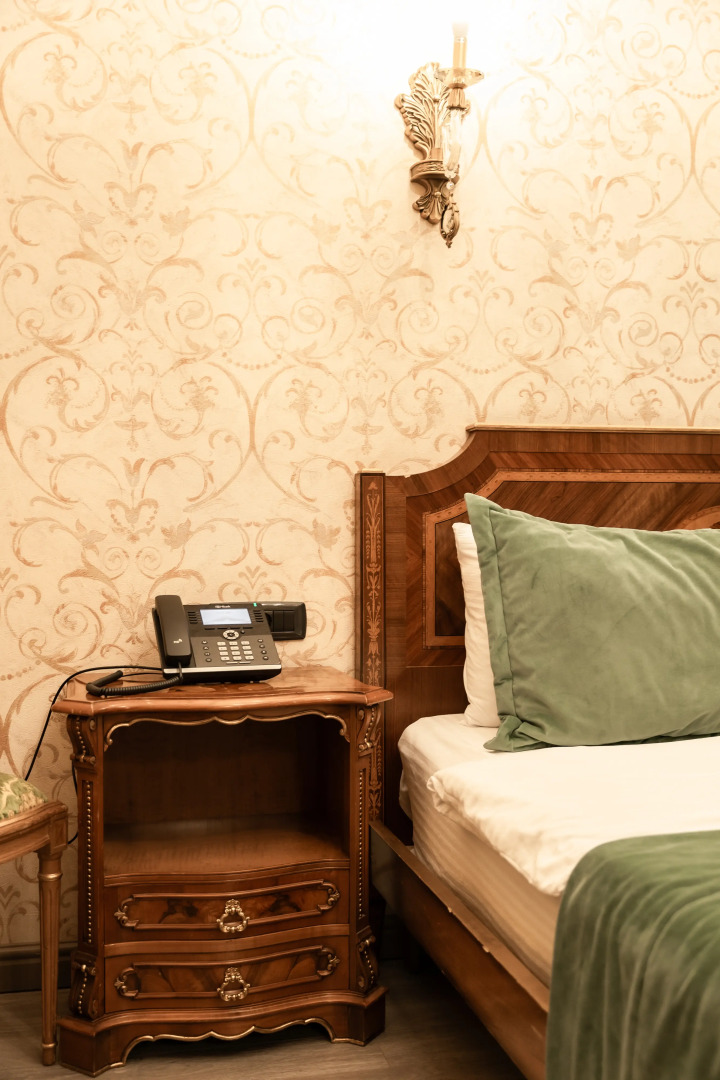 Отель West Inn Palace