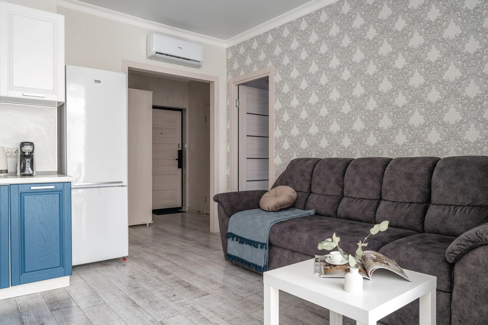 Апартаменты Дом у Дендрария Red apartments Сальвия