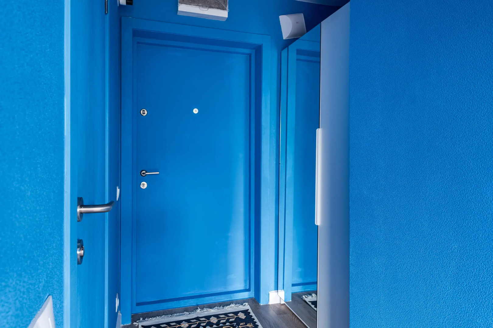 Квартира Яркая с балконом