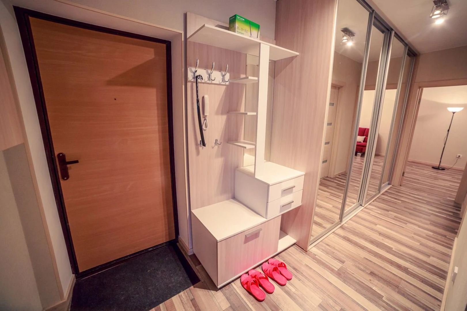 Апартаменты Октябрьской Революции 19