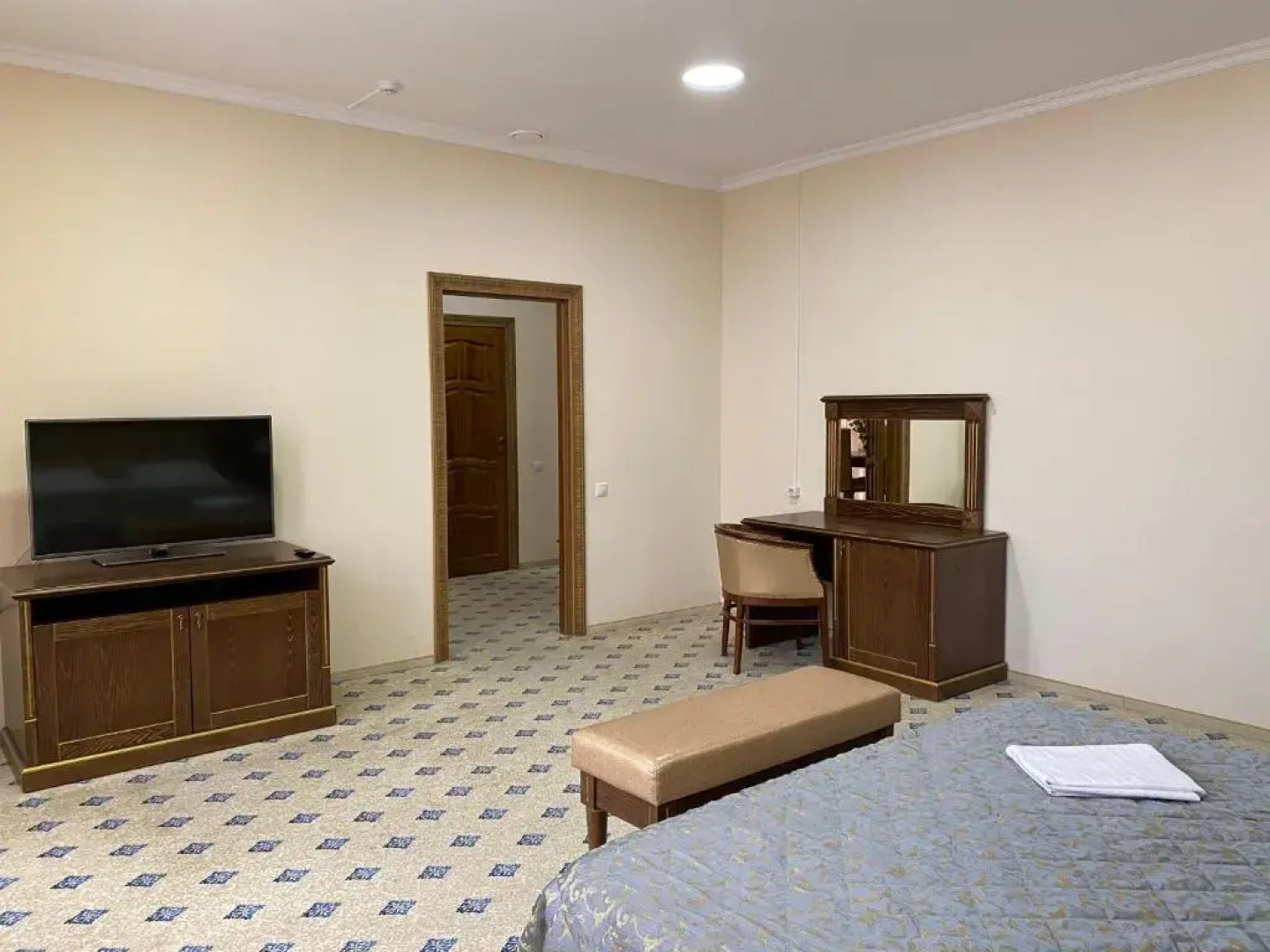 Отель Continent