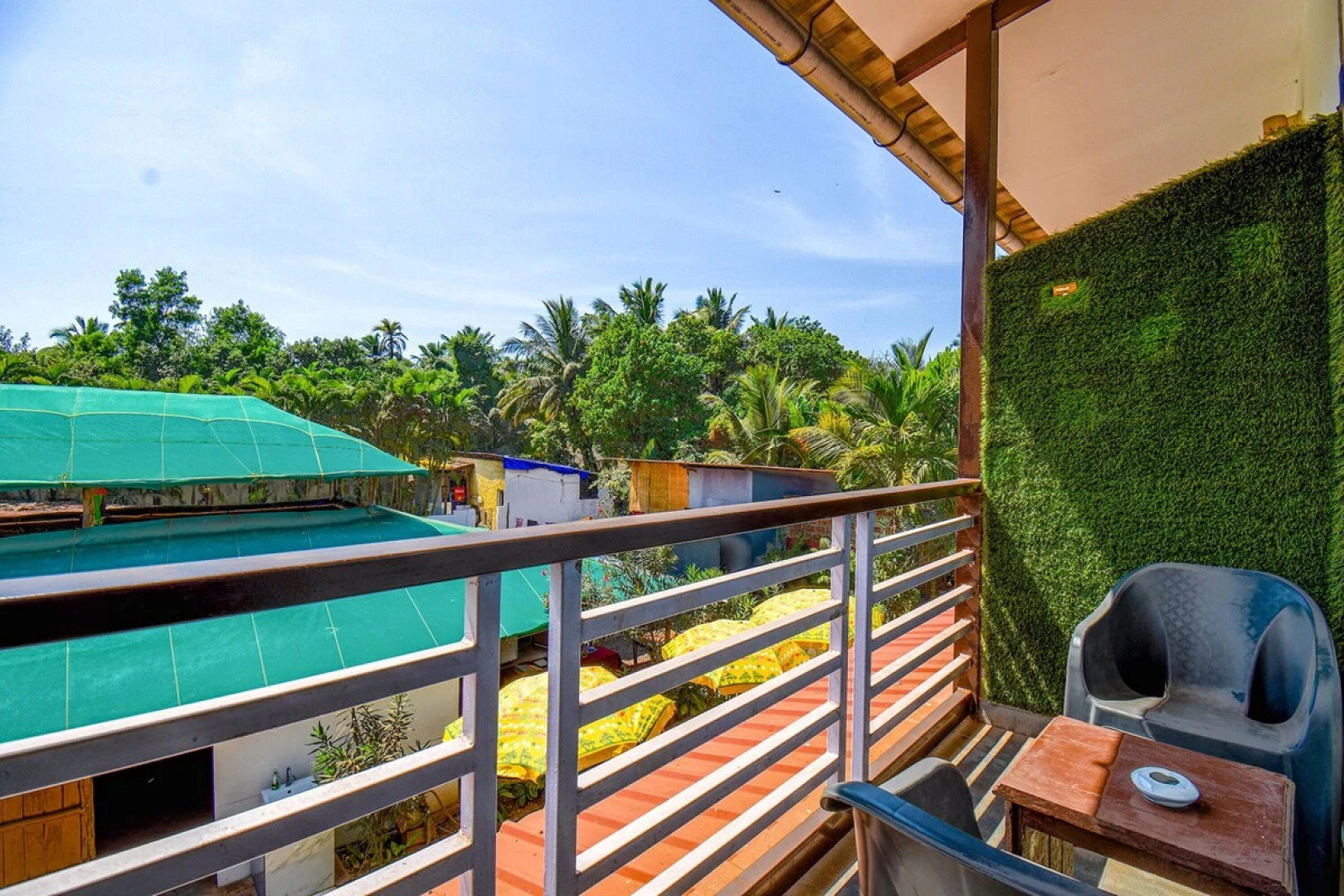 Hotel YogiTree beach Resort & Cafe